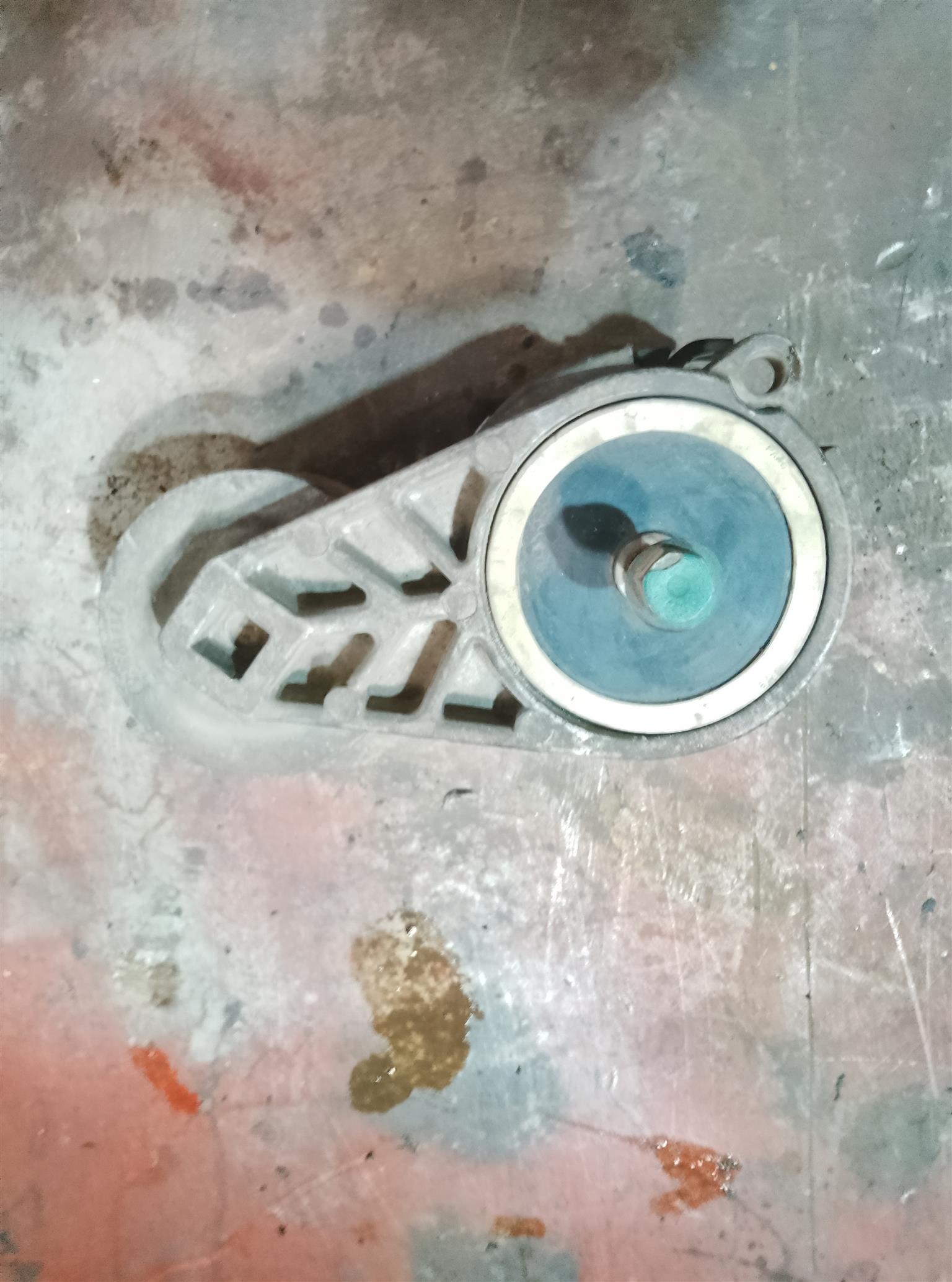 Volvo D13F engine tensioner pully - Private Seller