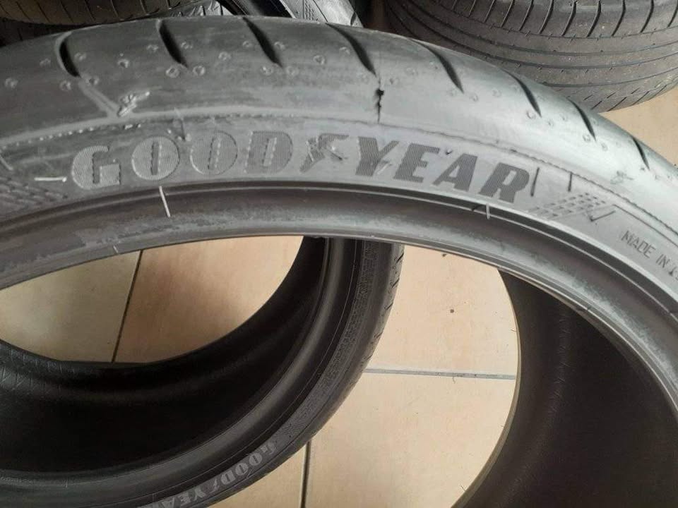 275/30/20 Good Year Run Flat Tyres for Sale. Contact