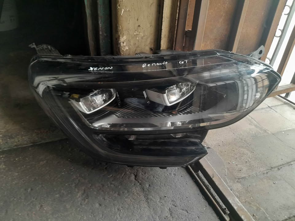 Renault Megan GT Headlight for Sale - Private Seller