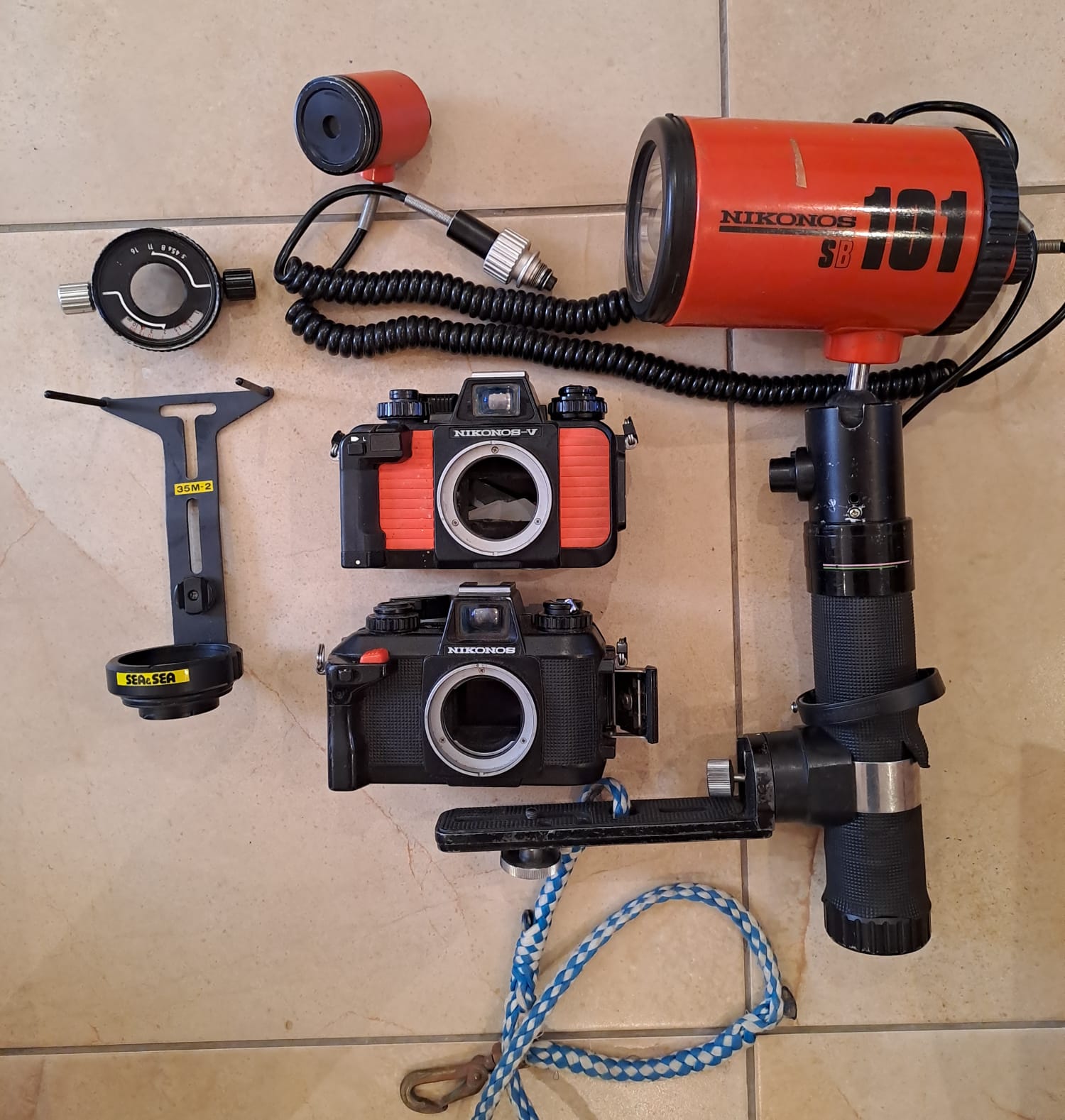 NIKONOS CAMERA AND ACCESORIES NIKONOS CAMERA AND ACCESORIES