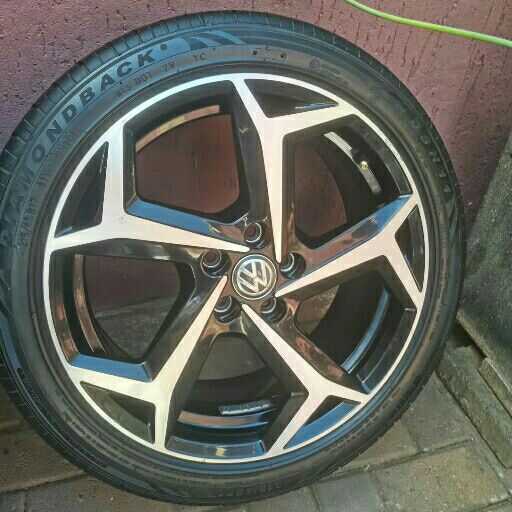 VW POLO R LINE SINGLE 17IN OEM MAG & TYRE - Private Seller