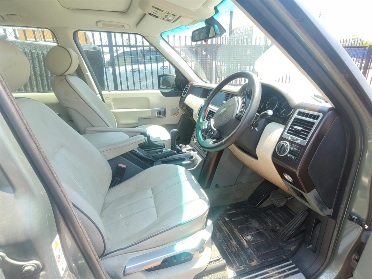 Land Rover Range Rover Big body 2006 4.4 petrol automatic stripping for spares