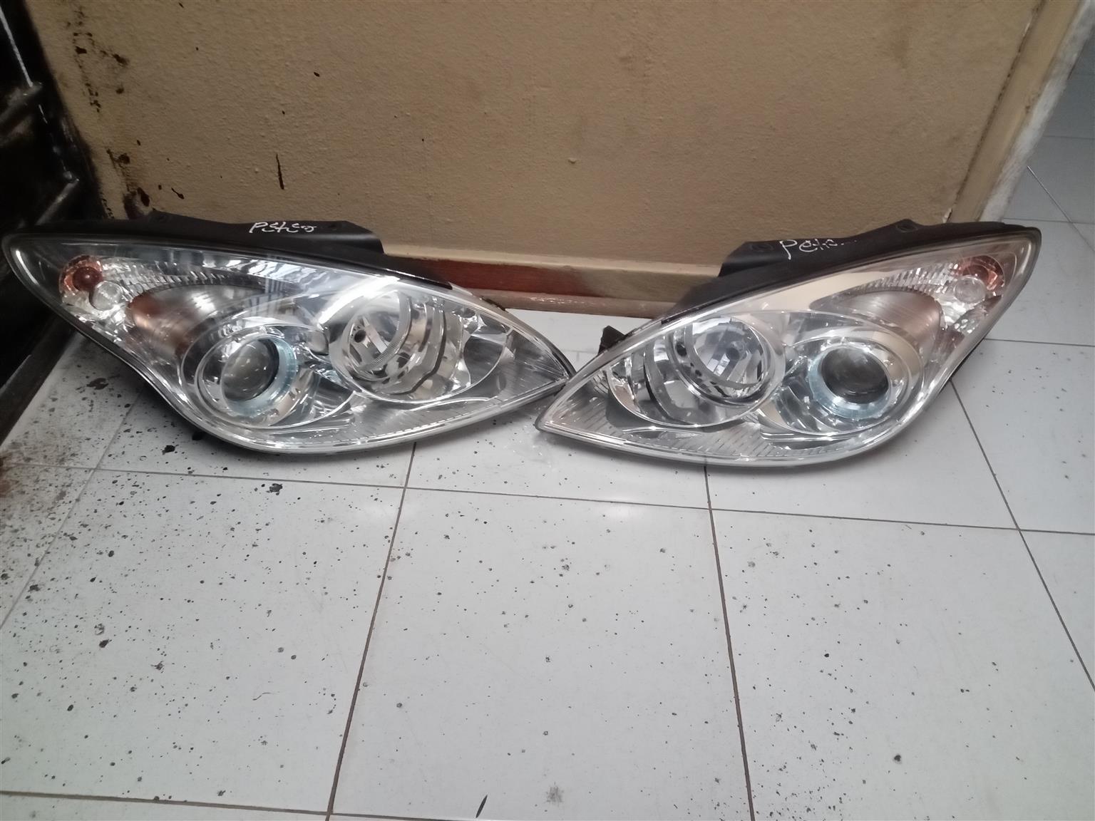 Hyundai i30 left &right headlight - Private Seller Hyundai i30 left &right headlight - Private Seller