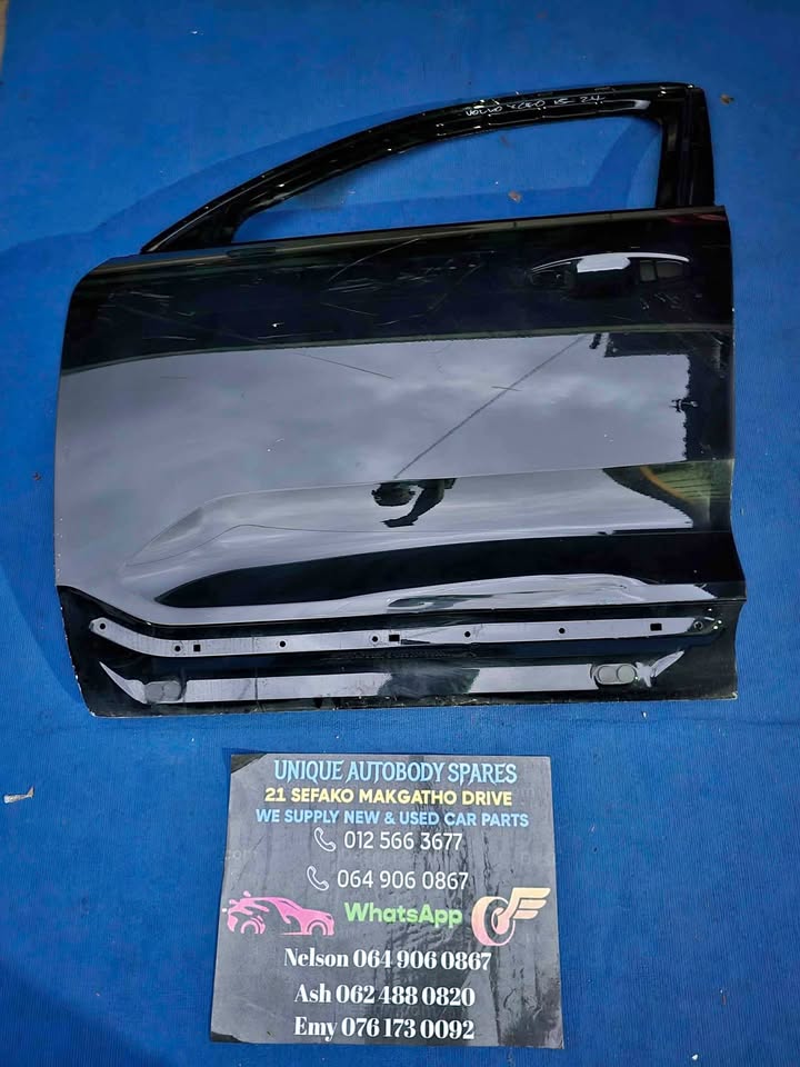 Volvo XC40 Left Front Door 2018 - 2025 - Private Seller