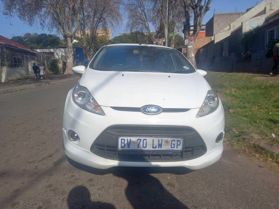 2012 Ford Fiesta 1.6 Petrol, Manual, White, 92000km R90,000 Leather seats