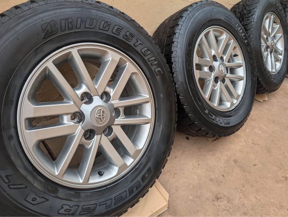 Toyota Hilux rims size 17 with tyres - Private Seller Toyota Hilux rims size 17 with tyres - Private Seller