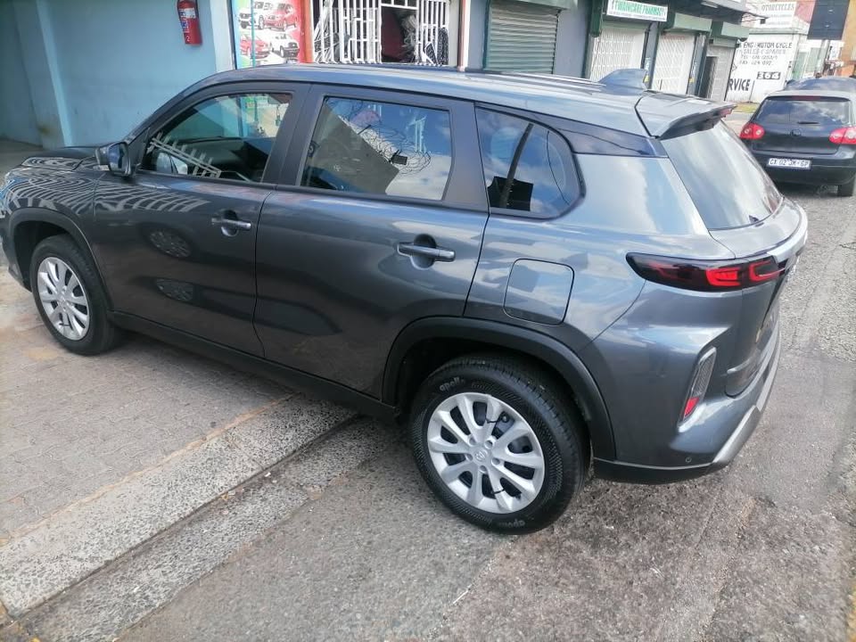 2024 Toyota Urban Cruiser 1.5xs SUV with a nice interior seat and Service book and spare key Reserve