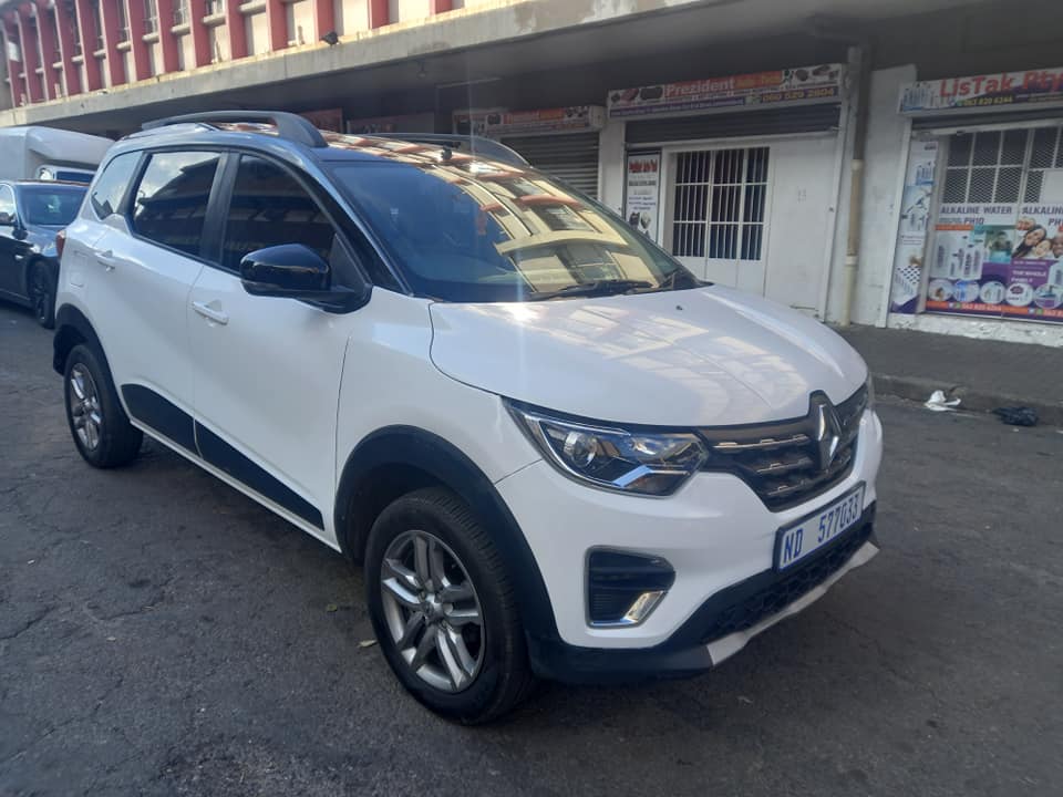 2022 RENAULT TRIBER 1.0 PETROL, AUTOMATIC TRANSMISSION, WHITE COLOUR, MILEAGE 24000KM