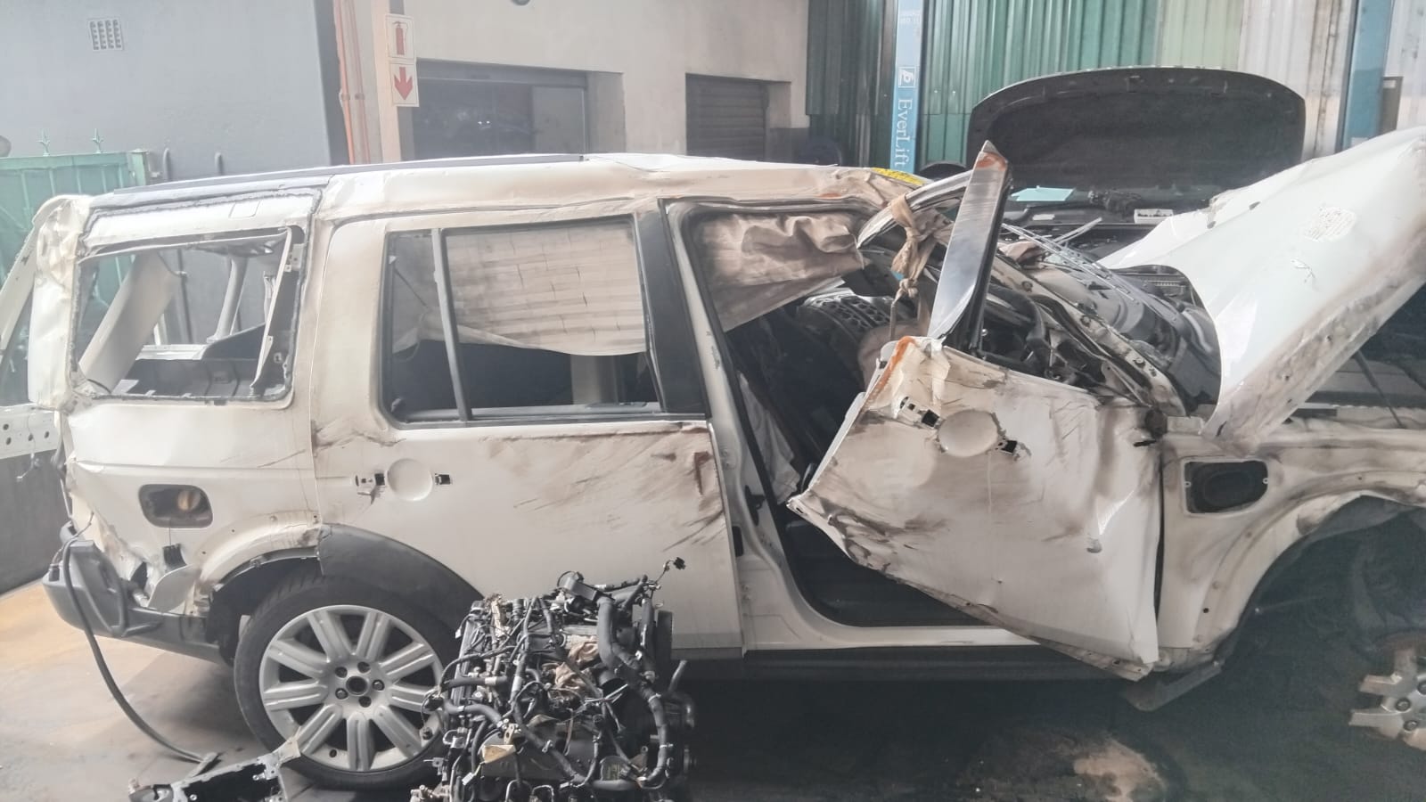 2013 Discovery 4 3.0 SDV6 XS Stripping for Spares