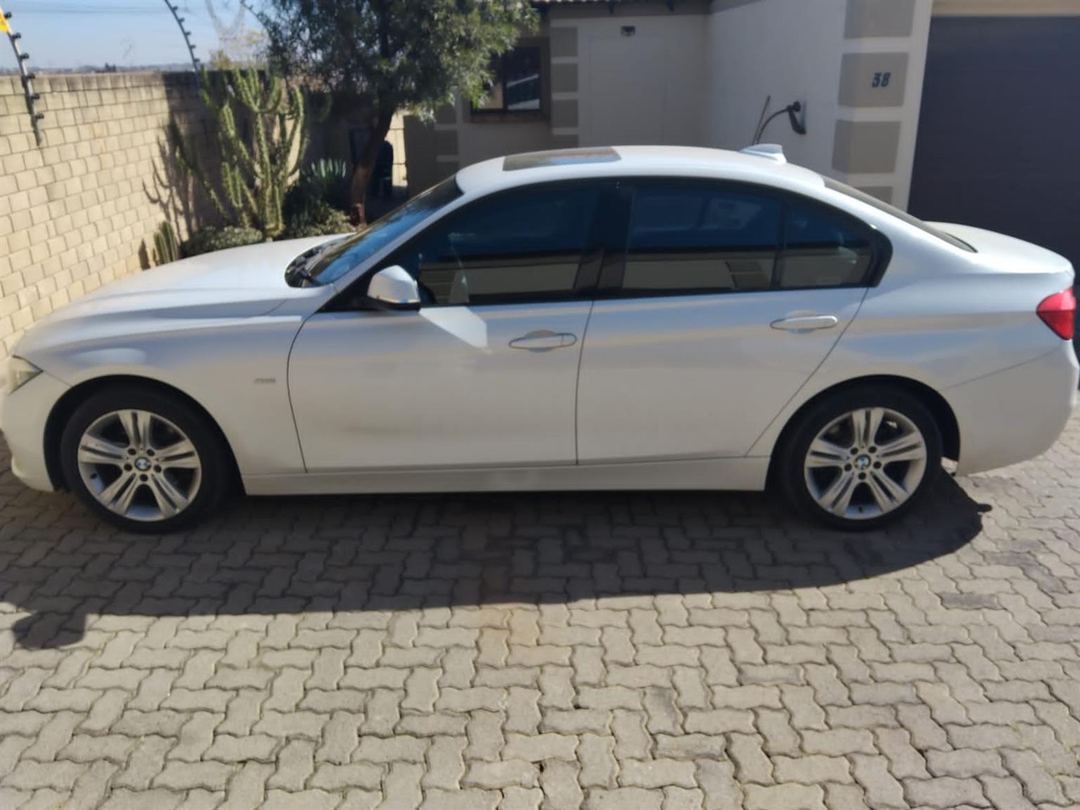 BMW F30 318i