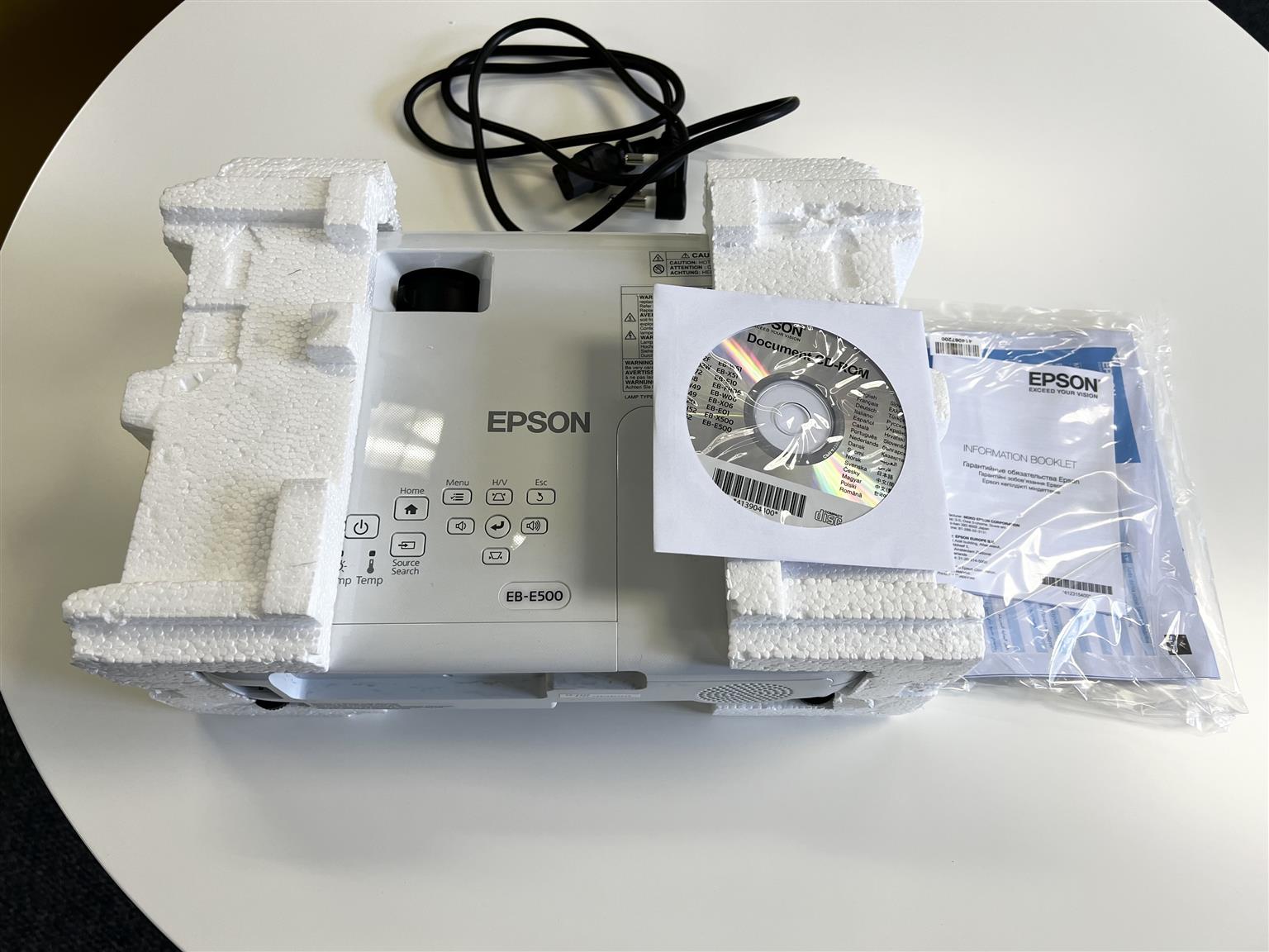 Epson EB E500 projector