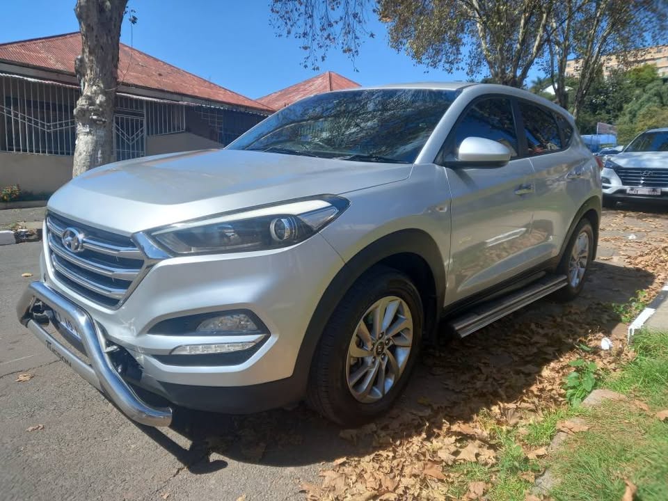2017 HYUNDAI TUCSON 2.0 PETROL, AUTOMATIC, SILVER, 67000KMS, . SPARE KEY, REVERSE C