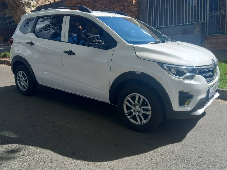 2023 Renault Triber 1.0 Petrol, Manual White, 29000kms,
