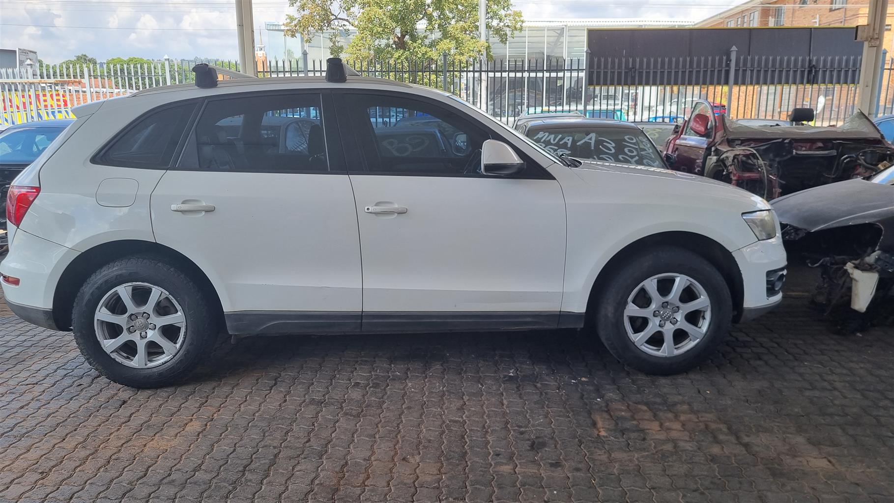AUDI Q5 2,0 TDI QUATRO 2012 - Private Seller AUDI Q5 2,0 TDI QUATRO 2012 - Private Seller