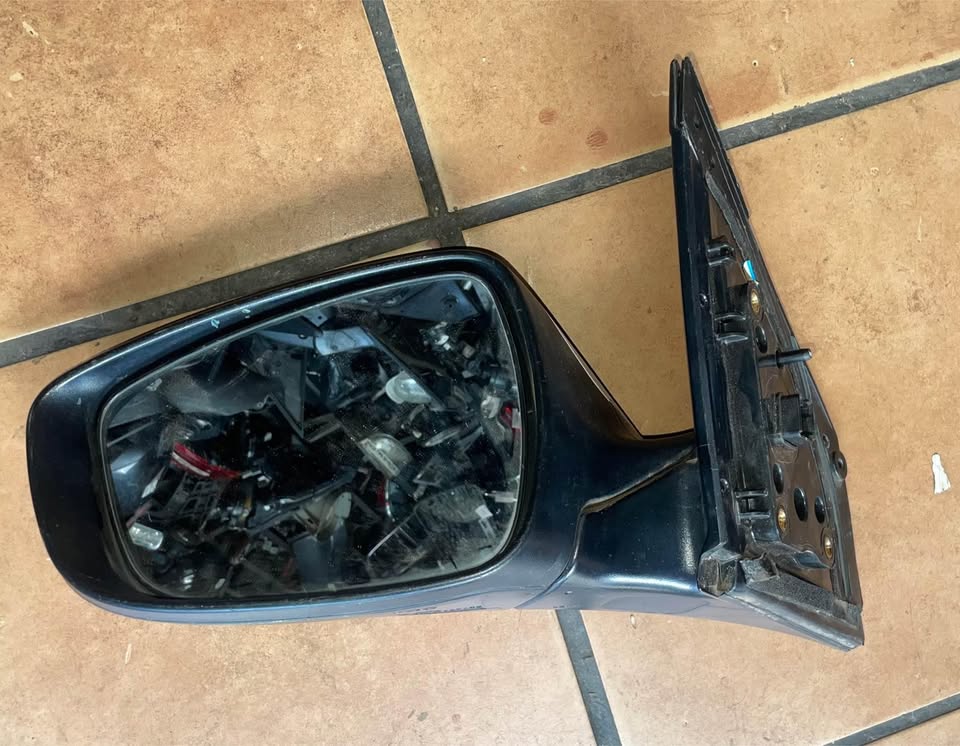 Hyundai Accent side mirror - Private Seller Hyundai Accent side mirror - Private Seller