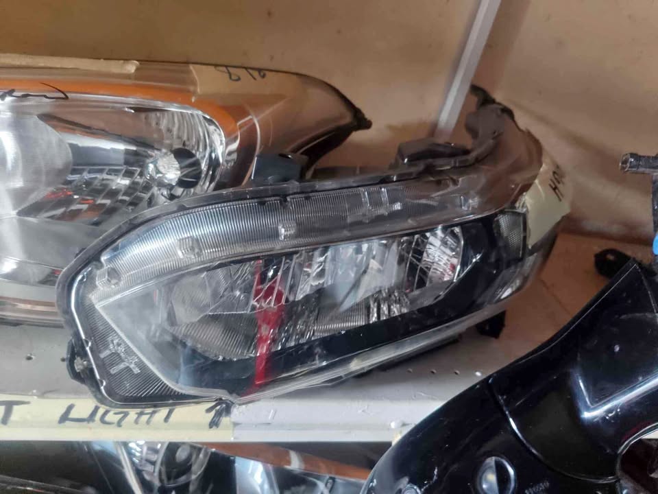 Honda Amaze left headlight - Private Seller Honda Amaze left headlight - Private Seller