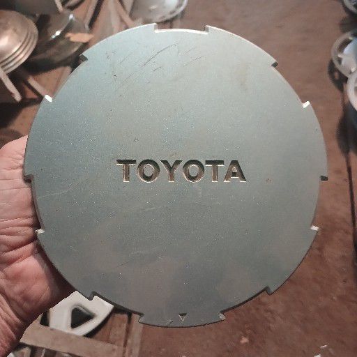 Toyota, centre cap - Private Seller