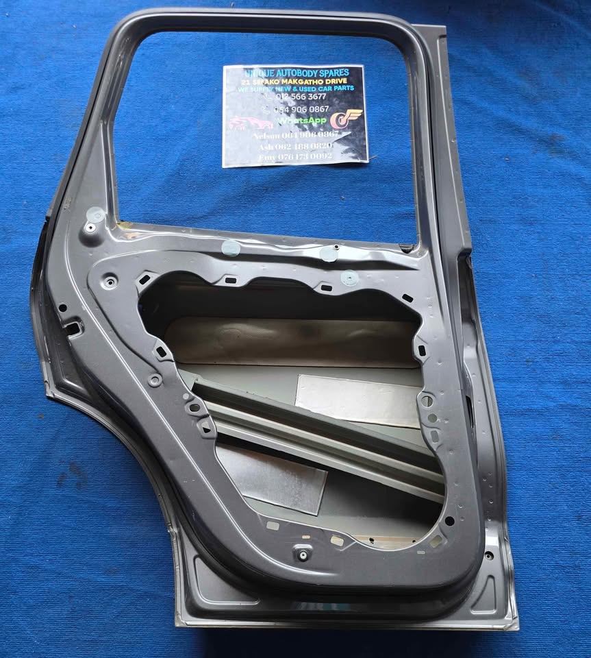 Porsche Cayenne Left Rear Door