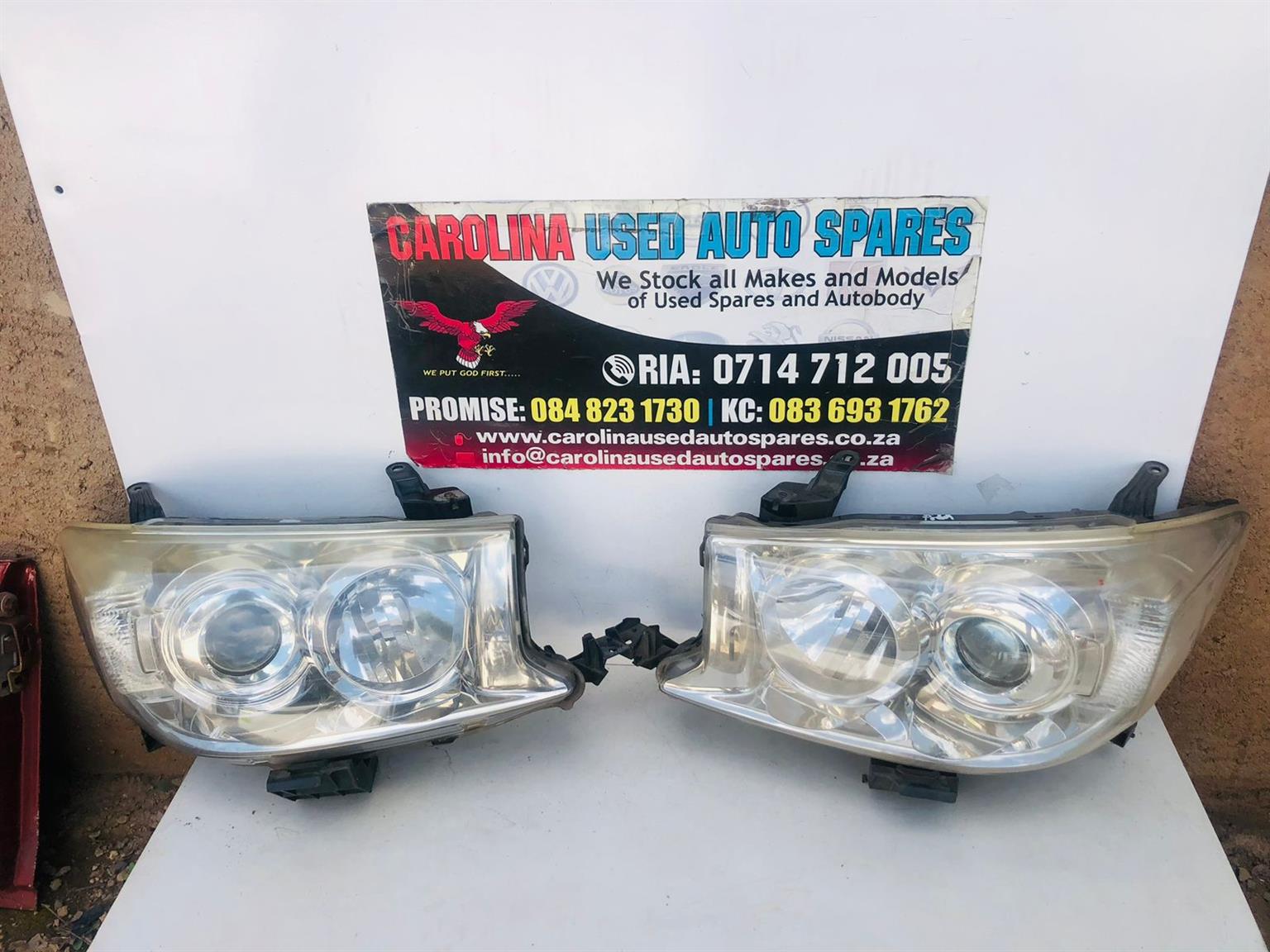 Toyota Fortuner D4D left and right headlights - Private Seller Toyota Fortuner D4D left and right headlights - Private Seller