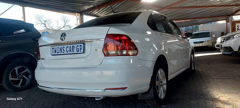 Volkwogen Polo6 1.4 Manual petrol sedan