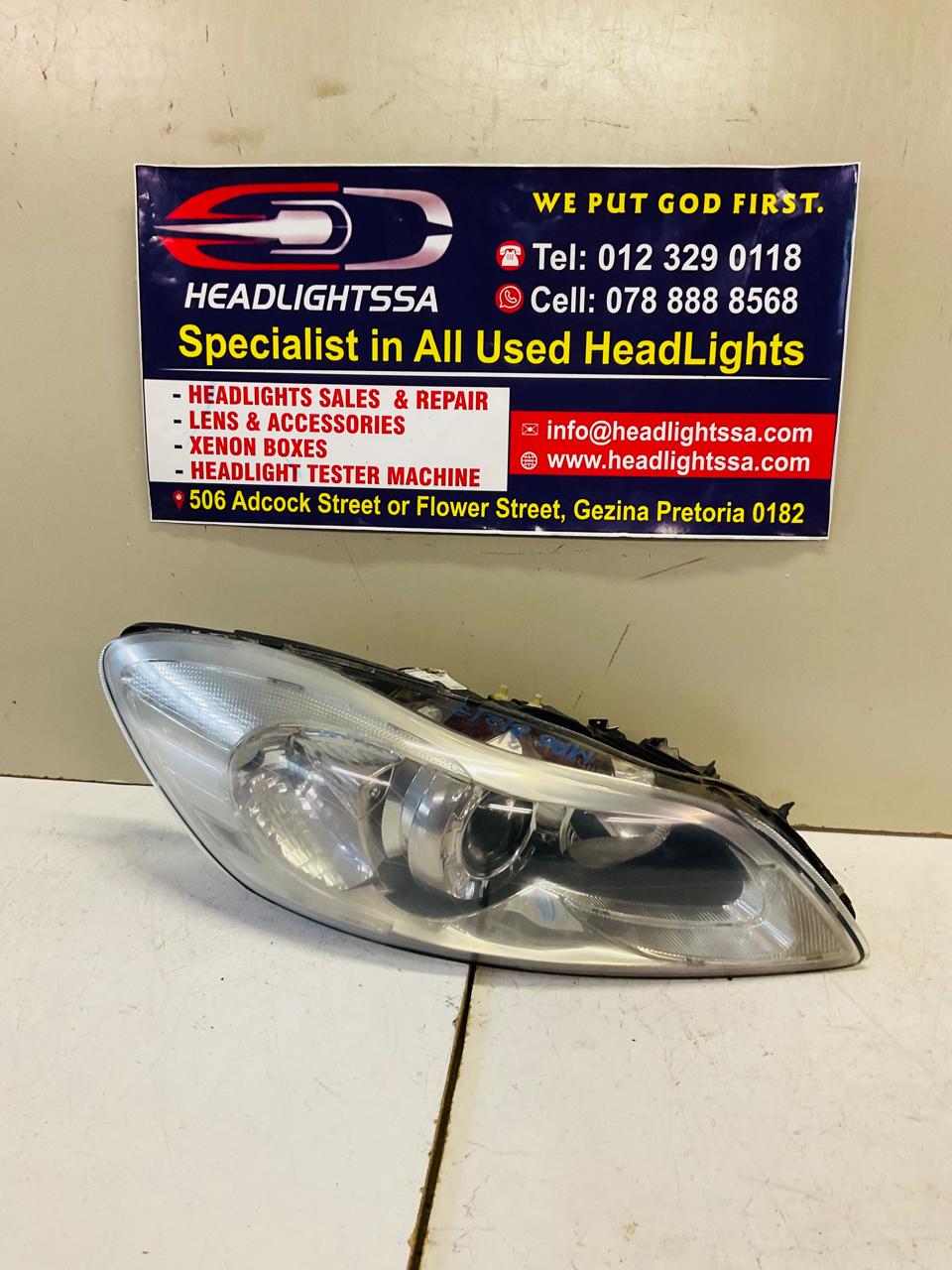 Volvo C30 right side halogen headlight - Private Seller