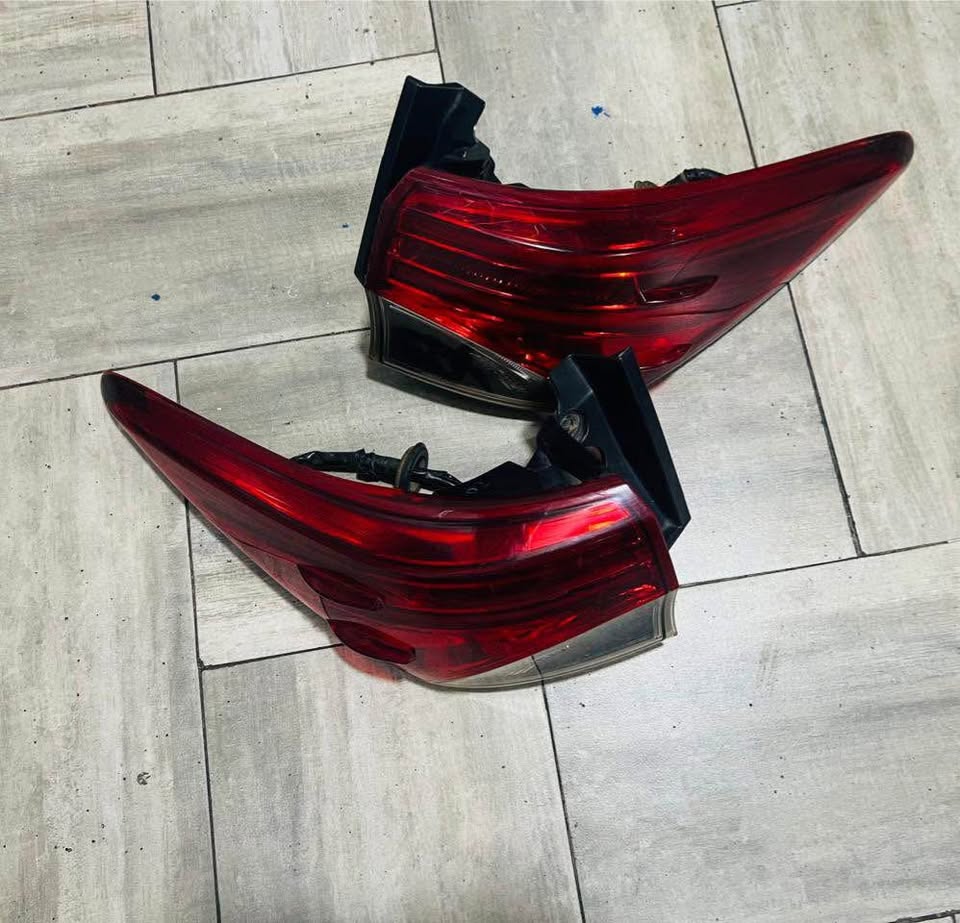 Toyota Fortuner taillights - Private Seller Toyota Fortuner taillights - Private Seller