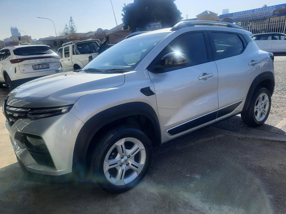 2022 Renault Kiger 1.0 Automatic with a Nice interior seat Reserves Camera and Service book