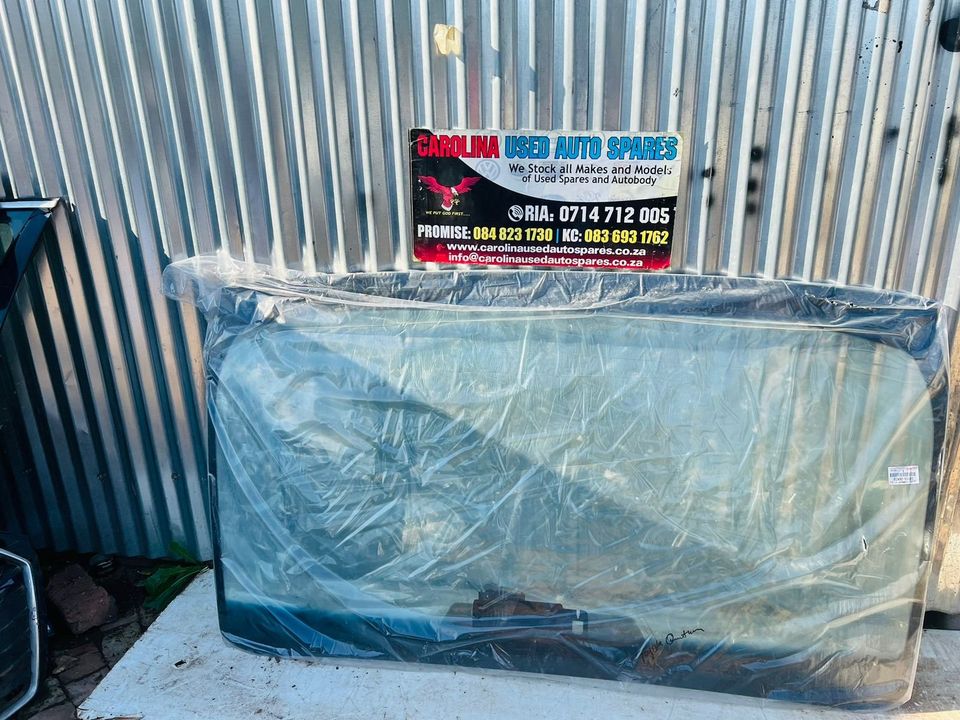 Toyota Quantum LWB front windscreen - Private Seller Toyota Quantum LWB front windscreen - Private Seller