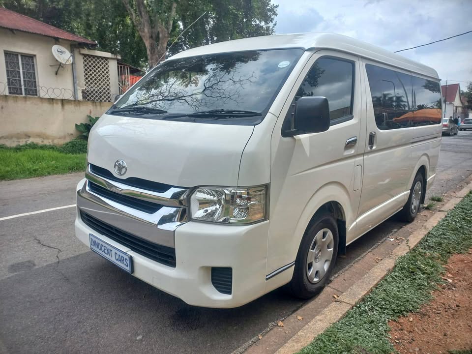 Toyota QUANTUM 2.7 GL PETROL, Manual, Color White, 10 seaters, Mileage 176000kms