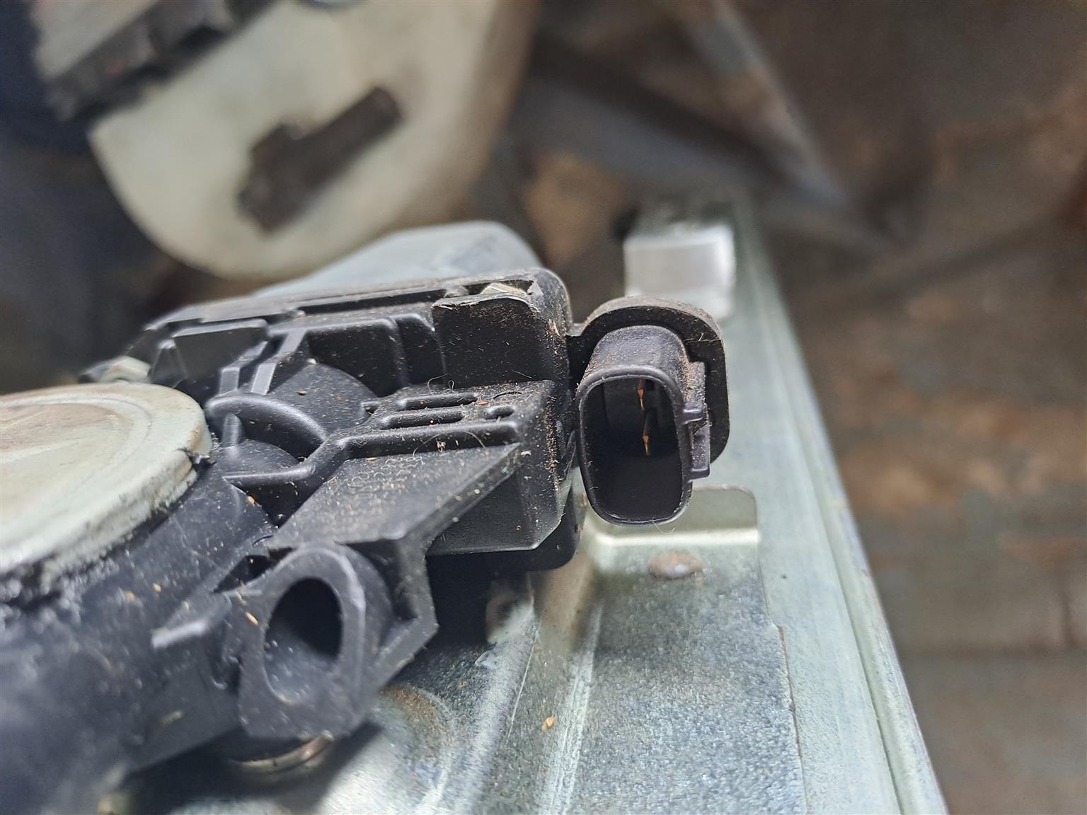 Suzuki grand vitara driver door window mechanism for sale. - Private Seller