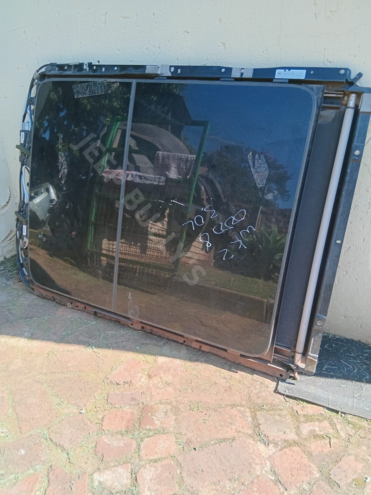 Sun Roofs | Vehicle Spares | Jeep Grand Cherokee WK2 - Private Seller Sun Roofs | Vehicle Spares | Jeep Grand Cherokee WK2 - Private Seller