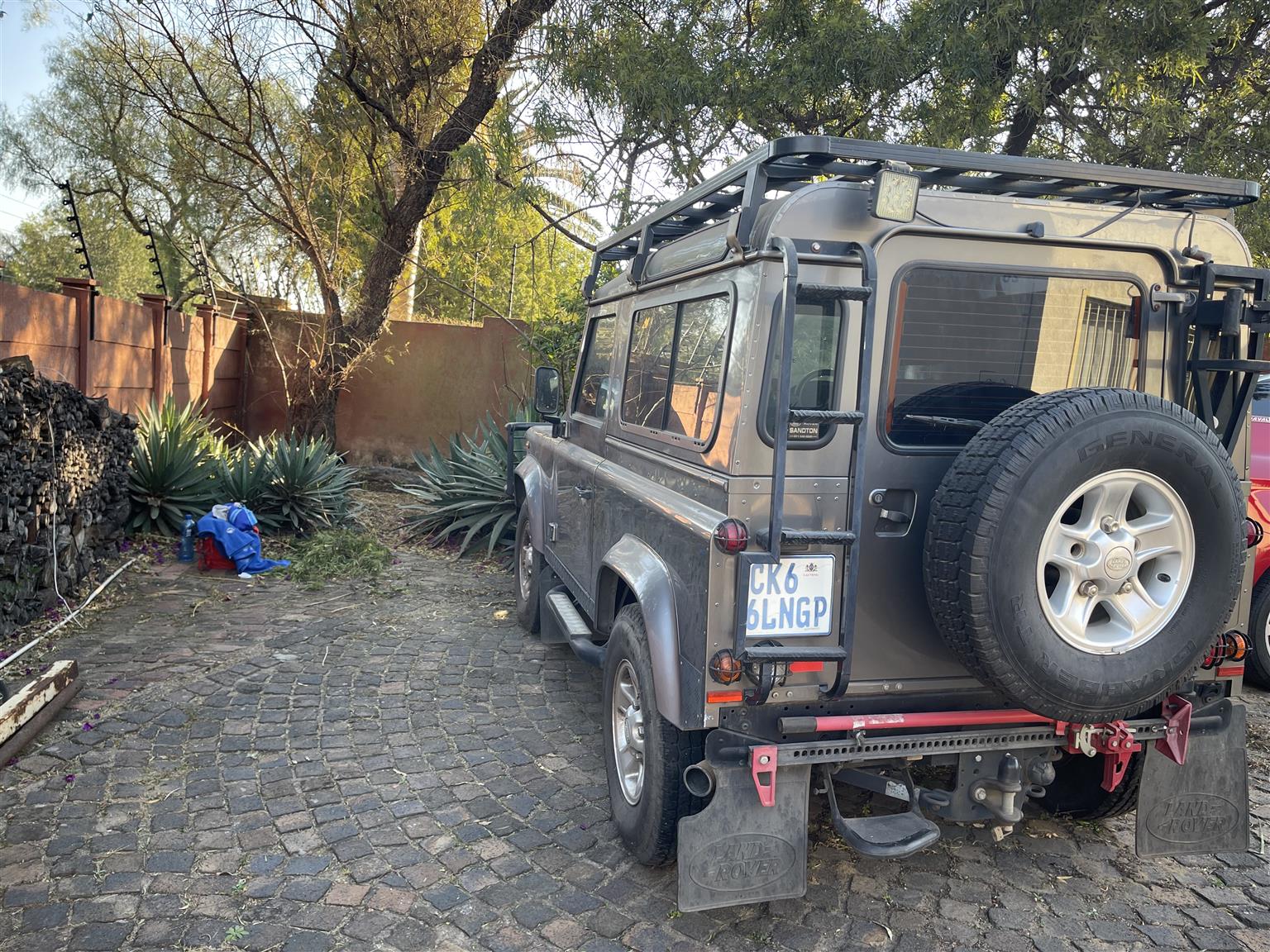 Land Rover Defender Puma 2010