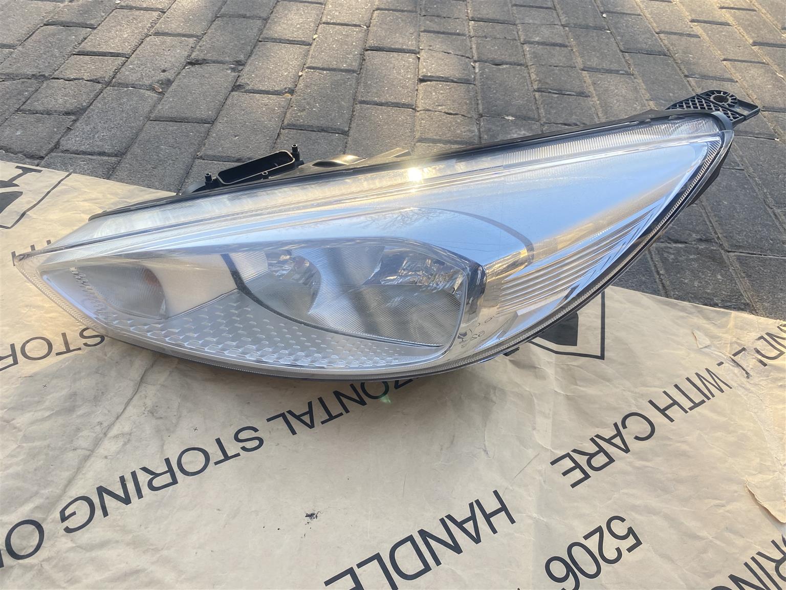 2017 FORD FOCUS HEADLIGHT LEFT SIDE FOR SALE. IN EXCELLENT CONDITION - Private Seller 2017 FORD FOCUS HEADLIGHT LEFT SIDE FOR SALE. IN EXCELLENT CONDITION - Private Seller