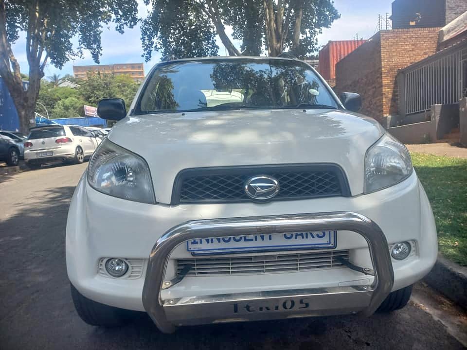 2009 DAIHATSU TERIOS 1.5 PETROL, MANUAL, WHITE COLOR, MILEAGE 100000KMS,
