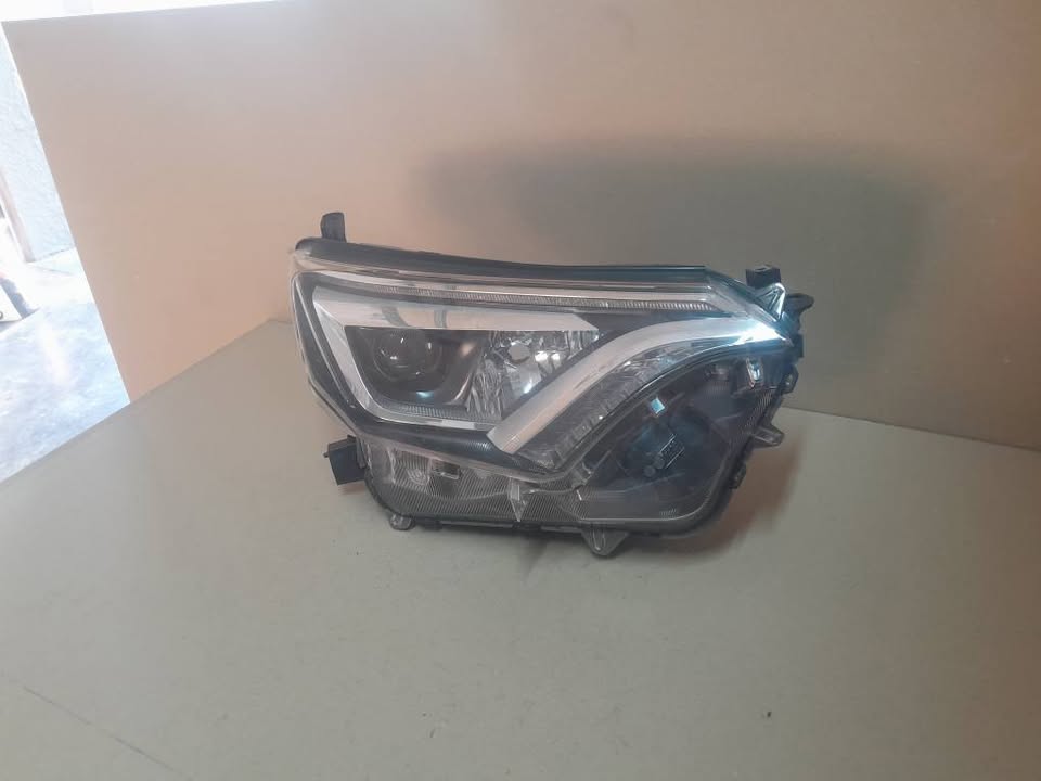2014-2016 TOYOTA RAV4 RIGHT SIDE HEADLIGHT FOR SALE