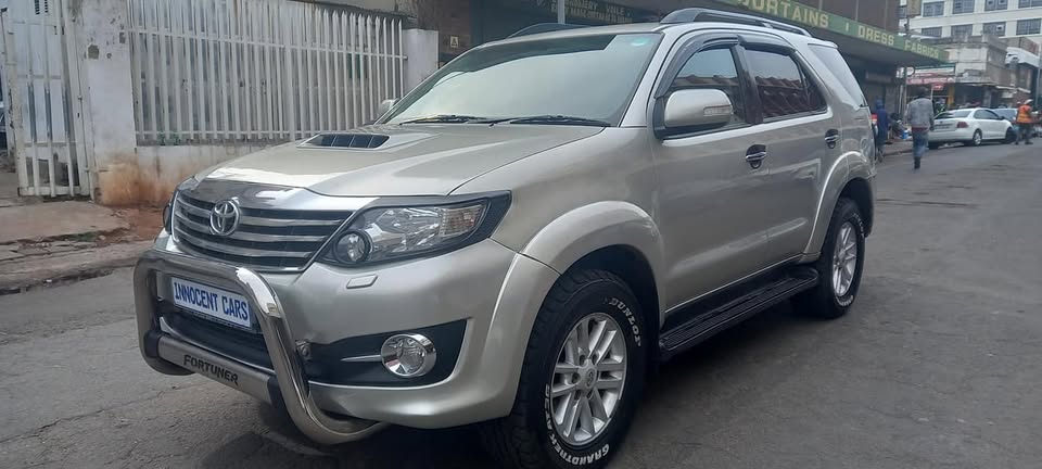 2014 TOYOTA FORTUNER 3.0 D4D DIESEL, 4X4  AUTOMATIC, SILVER COLOUR, MILEAGE