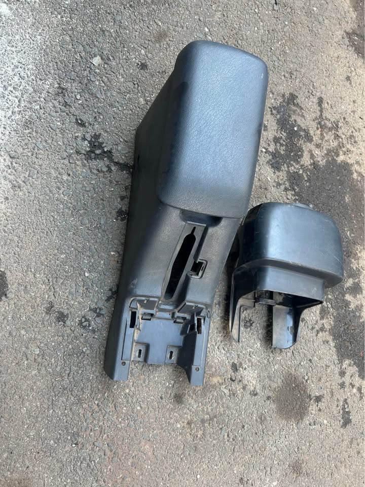 Mazda 626 Centre Console & Steering Cover Available Call or WhatsApp - Private Seller Mazda 626 Centre Console & Steering Cover Available Call or WhatsApp - Private Seller