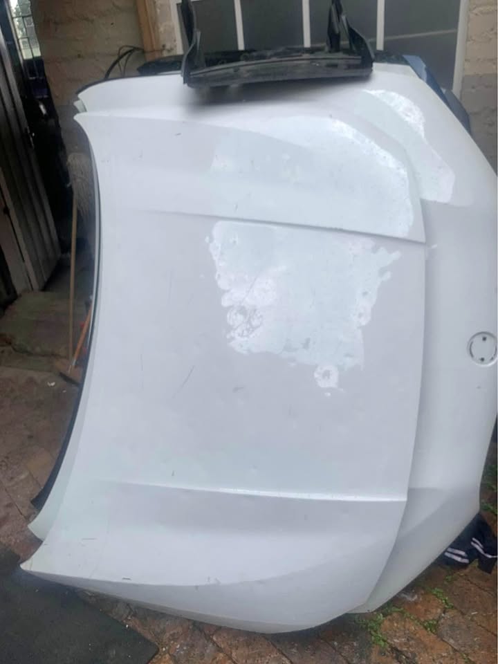 Bmw F40 bonnet Bmw F40 bonnet