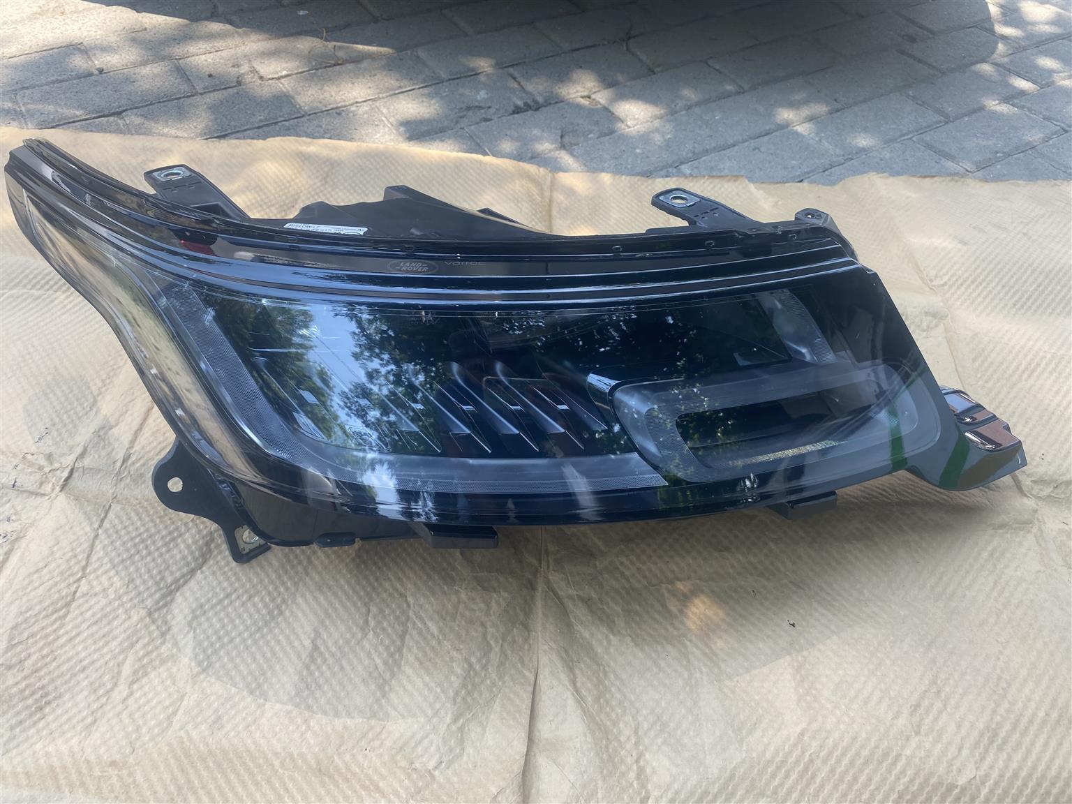 2019 RANGE ROVER SPORT L494 FULL XENON HEADLIGHT RIGHT SIDE FOR SALE - Private Seller 2019 RANGE ROVER SPORT L494 FULL XENON HEADLIGHT RIGHT SIDE FOR SALE - Private Seller