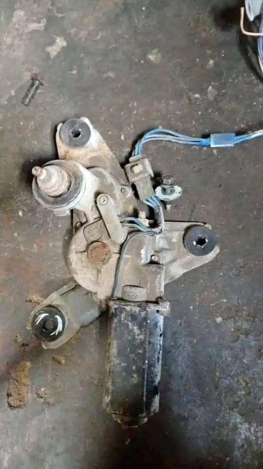 Toyota Conquest Rear Wiper Motor Chisel shape hatchback - Private Seller Toyota Conquest Rear Wiper Motor Chisel shape hatchback - Private Seller