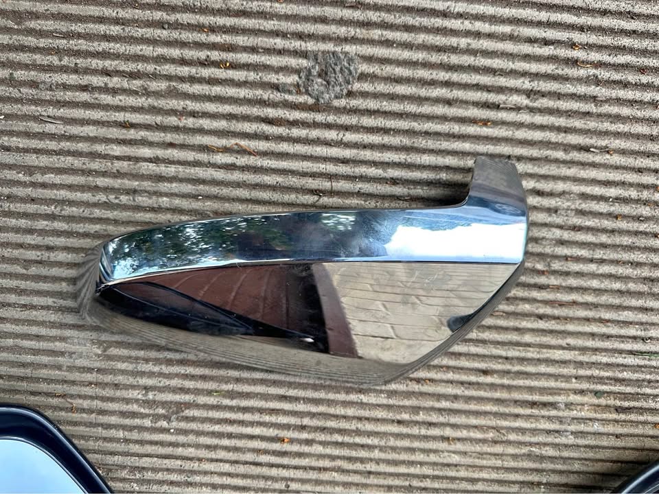 Isuzu dmax 2025 left chrome mirror cover - Private Seller Isuzu dmax 2025 left chrome mirror cover - Private Seller