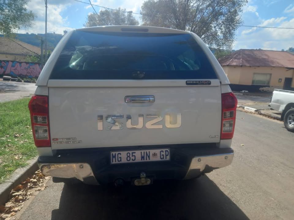 2013 Isuzu KB300 DTEQ DIESEL, DOUBLE CAB BAKKIE, MANUEL, WHITE