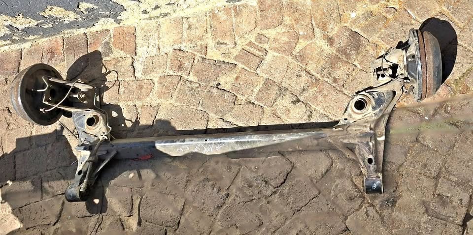 Opel Corsa Gamma Complete Rear Axle - Private Seller Opel Corsa Gamma Complete Rear Axle - Private Seller