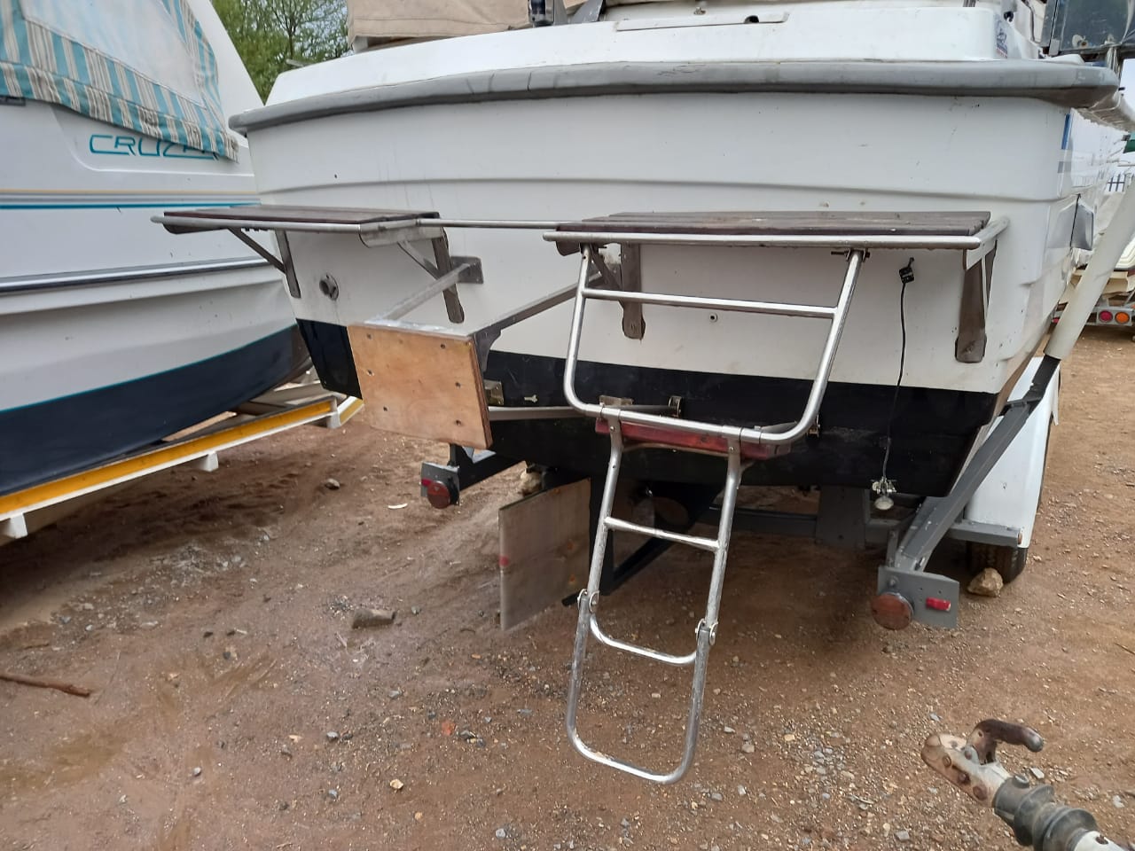 Cabin Cruiser - inboard diesel