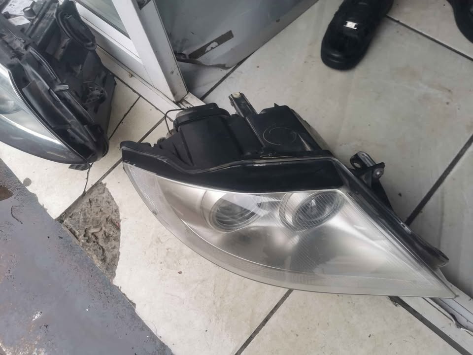 BMW Z4 E85 right headlight - Private Seller BMW Z4 E85 right headlight - Private Seller