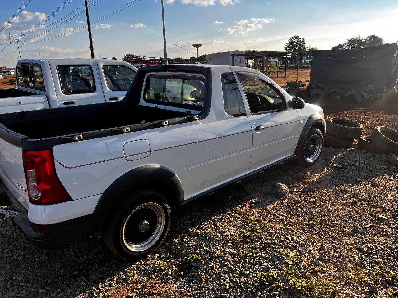 Np200 utility bakkie