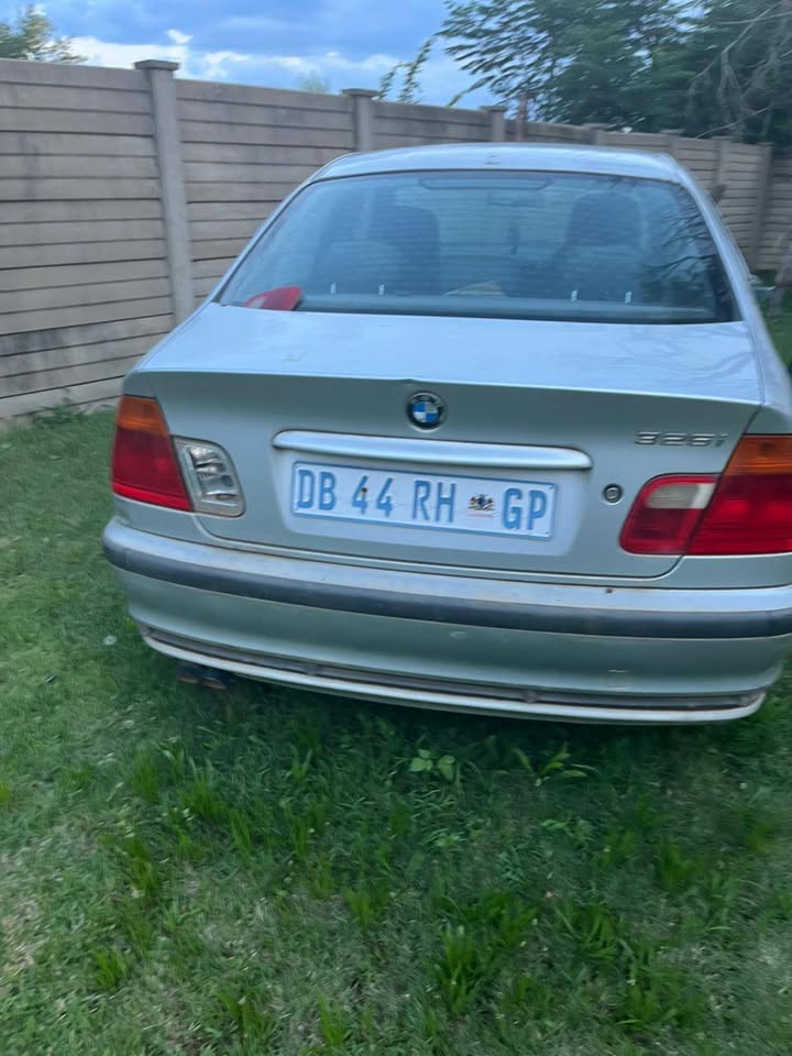 BMW E46 325i MANUAL STRIPPING FOR SPARES - Private Seller BMW E46 325i MANUAL STRIPPING FOR SPARES - Private Seller