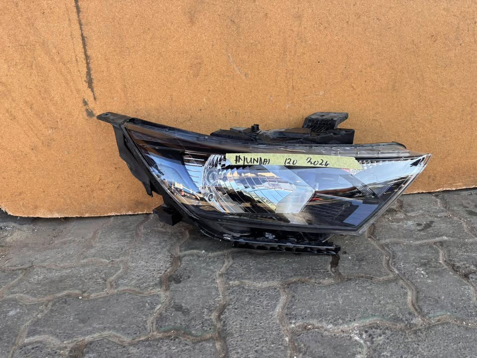 2024 Hyundai i20 Grand Headlight - Private Seller 2024 Hyundai i20 Grand Headlight - Private Seller