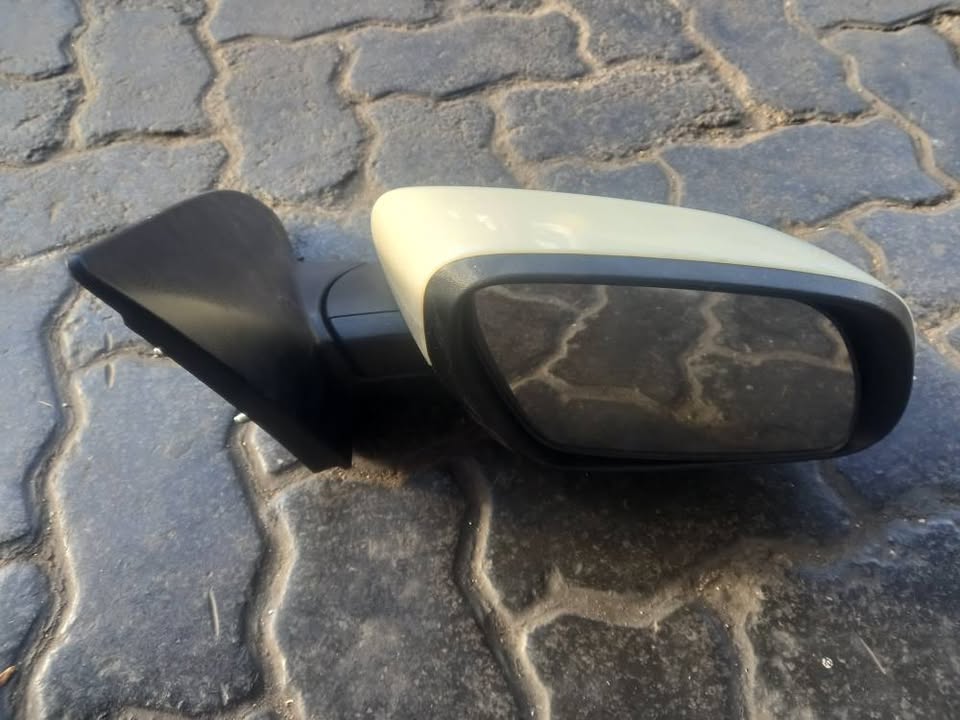 Hyundai Venue Right Hand Side Mirror - Private Seller Hyundai Venue Right Hand Side Mirror - Private Seller