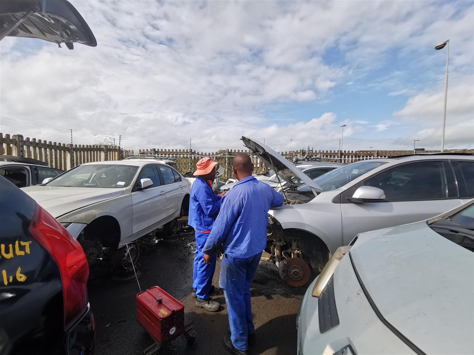 Mitsubishi Colt 2.8 - Stripping for Spare Parts